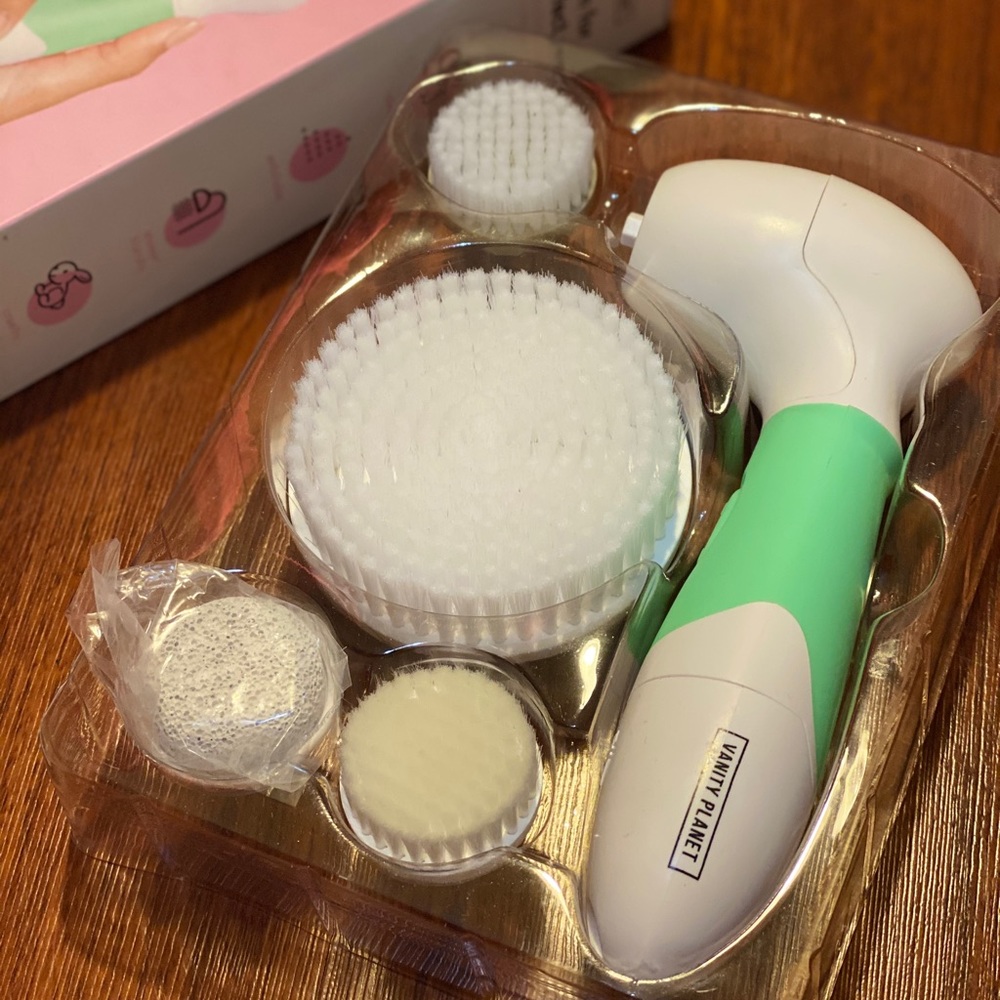 Spin facial & body cleaning system